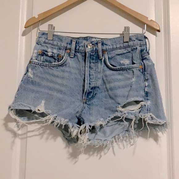 AGOLDE PARKER VINTAGE CUT OFF SHORTS - Picture 3 of 9